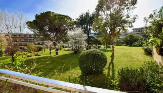 For rent: Luxury 2-bedroom apartment (71 sq m) with terrace, beachfront, Mandelieu-La-Napoule