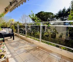 For rent: Luxury 2-bedroom apartment (71 sq m) with terrace, beachfront, Mandelieu-La-Napoule