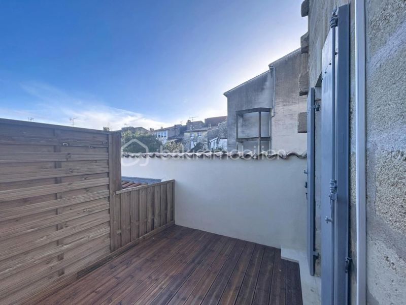 For rent: Brand new 2-bedroom apartment (66 sq m) with terrace in Libourne