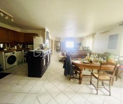 A louer APPARTEMENT T4 100 M2 BORD DE MER LA SEYNE SUR MER