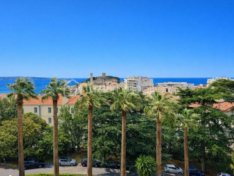 A louer APPARTEMENT T2 61 M2 VUE MER CANNES