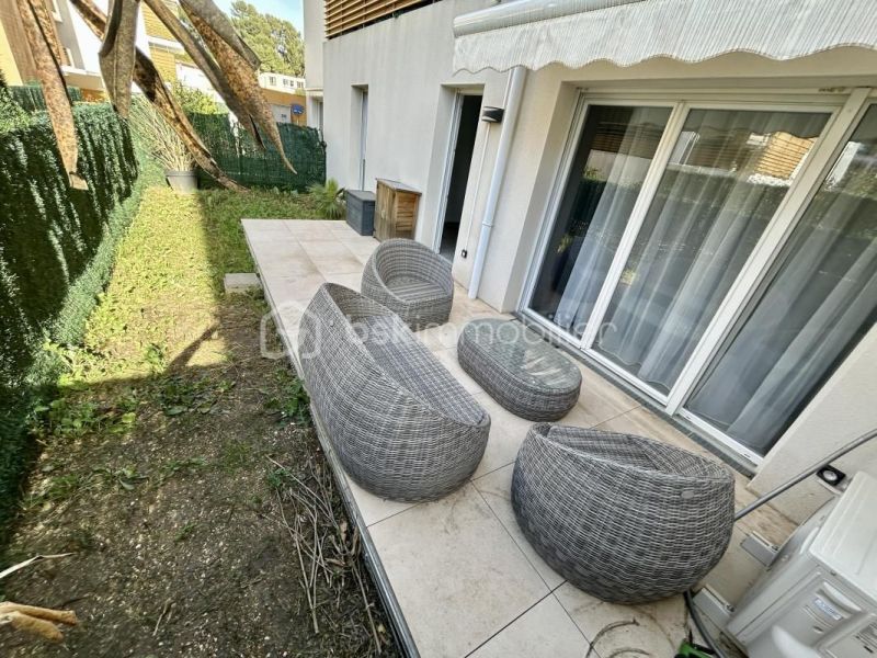 For rent: 2-bedroom apartment (61 sq m) with terrace in Aubagne