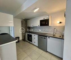 For rent: 2-bedroom apartment (61 sq m) with terrace in Aubagne