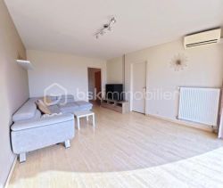 For rent: 1-bedroom apartment, 48 m², terrace with sea view, Antibes