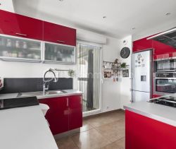 For rent: 4-room apartment, 117 m², seaside, Vallauris