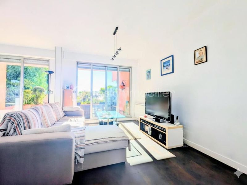 For rent: 3-bedroom apartment, 90 m², terrace, seaside, Nice