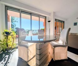 For rent: 3-bedroom apartment, 90 m², terrace, seaside, Nice