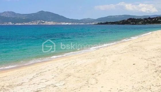 CASA CONTEMPORÁNEA A PIE DE LA PLAYA ALBITRECCIA