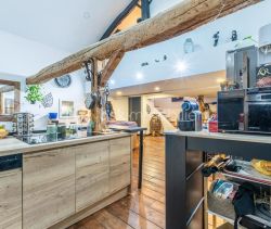 A louer LOFT  7 PIECES 160 M2  BRIGNOLES