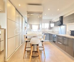 For rent: 2-bedroom apartment, 61 m², seaside, Antibes