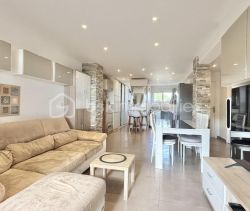 For rent: 2-bedroom apartment, 61 m², seaside, Antibes