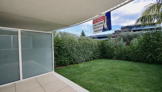 A louer STUDIO NEUF  35 M2 BORD DE MER VILLENEUVE LOUBET