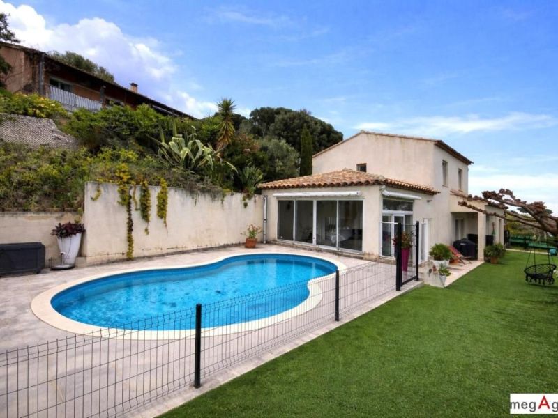 A louer MAISON  5 PIECES 145 M2 BORD DE MER BORMES LES MIMOSAS