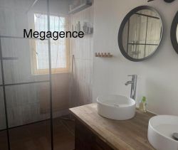 A louer APPARTEMENT DUPLEX T3 72 M2 BORD DE MER LE LAVANDOU