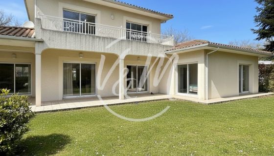 A vendre MAISON traditionnelle 5 PIECES 142 m&sup2; + garage 30 m2 proche p 33138 Lanton