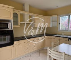 A vendre MAISON traditionnelle 5 PIECES 142 m&sup2; + garage 30 m2 proche p 33138 Lanton