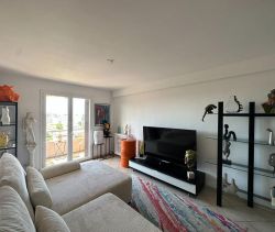 For rent: 2-bedroom apartment, 56 m², beachfront, Cagnes-sur-Mer