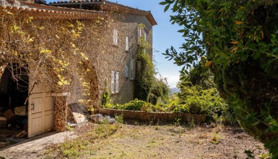 A louer MAISON  14 PIECES 514 M2 VUE MER VENCE