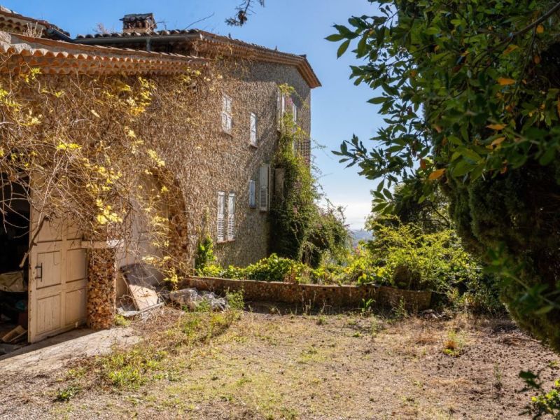 A louer MAISON  14 PIECES 514 M2 VUE MER VENCE