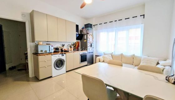 For rent: 2-bedroom apartment, 48 m², beachfront Cannes