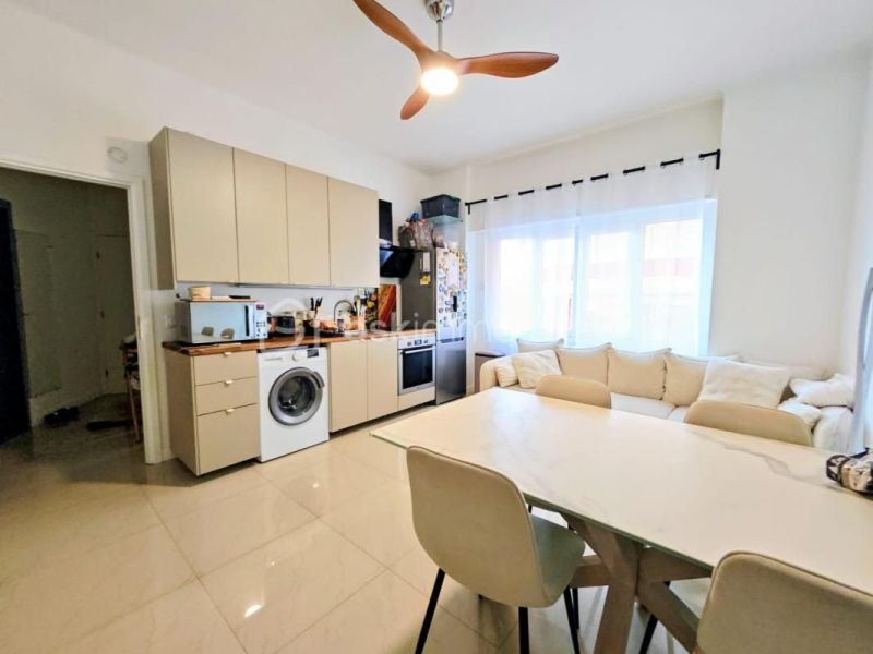 For rent: 2-bedroom apartment, 48 m², beachfront Cannes