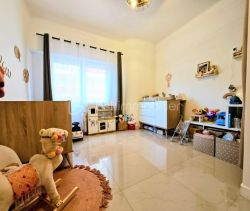 For rent: 2-bedroom apartment, 48 m², beachfront Cannes