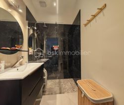 For rent: 2-bedroom apartment, 48 m², beachfront Cannes