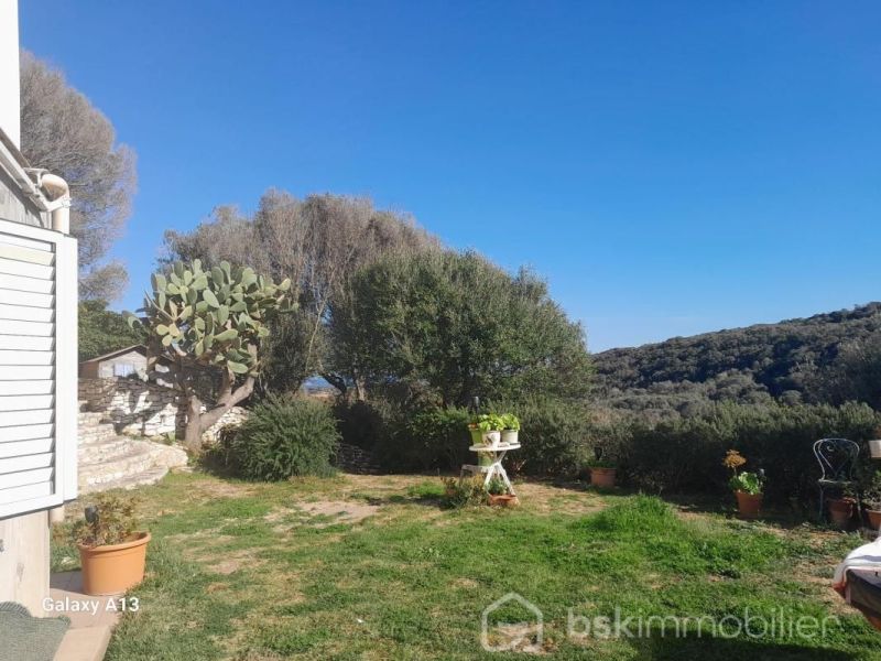 For rent: 10-room house, 318 m², beachfront, Bonifacio