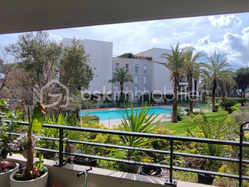 For rent: 2-bedroom apartment, 64 m², terrace, seaside, Fréjus