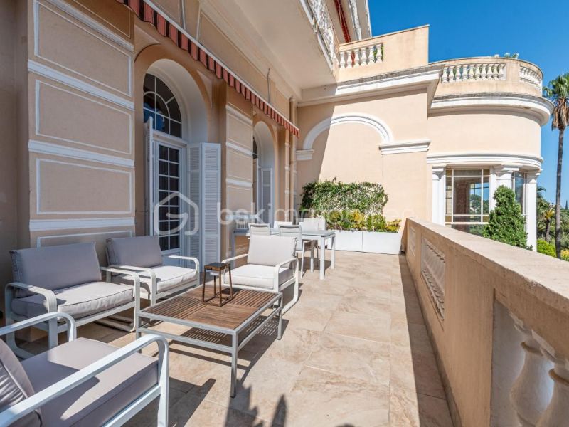 For rent: 5-room duplex apartment, 165 m², terrace, beachfront, Hyères