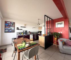 A louer APPARTEMENT DE PRESTIGE T4 98 M2 TERRASSE VUE MER SETE