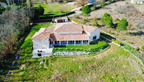 Contemporary house for rent in La Verdière