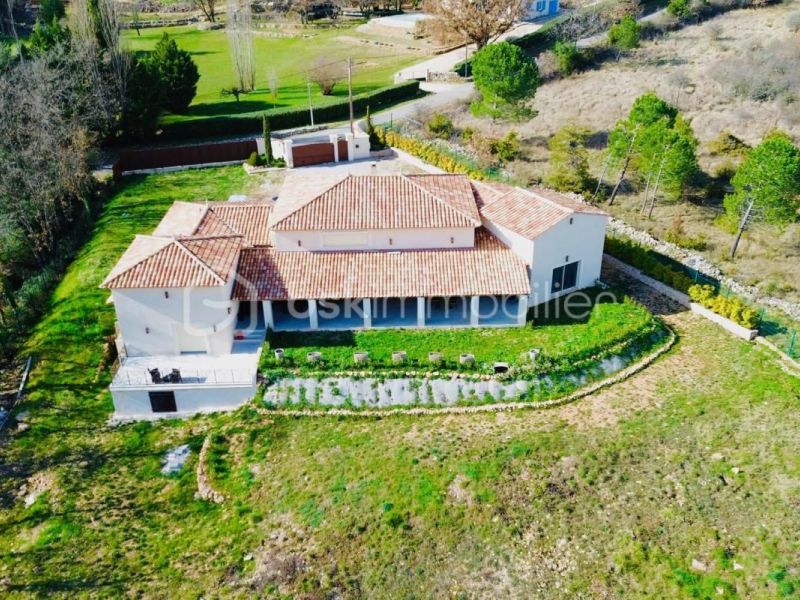 Contemporary house for rent in La Verdière