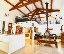 Contemporary house for rent in La Verdière