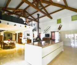 Contemporary house for rent in La Verdière