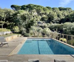 For rent: Architect-designed house by the sea in Grimaud