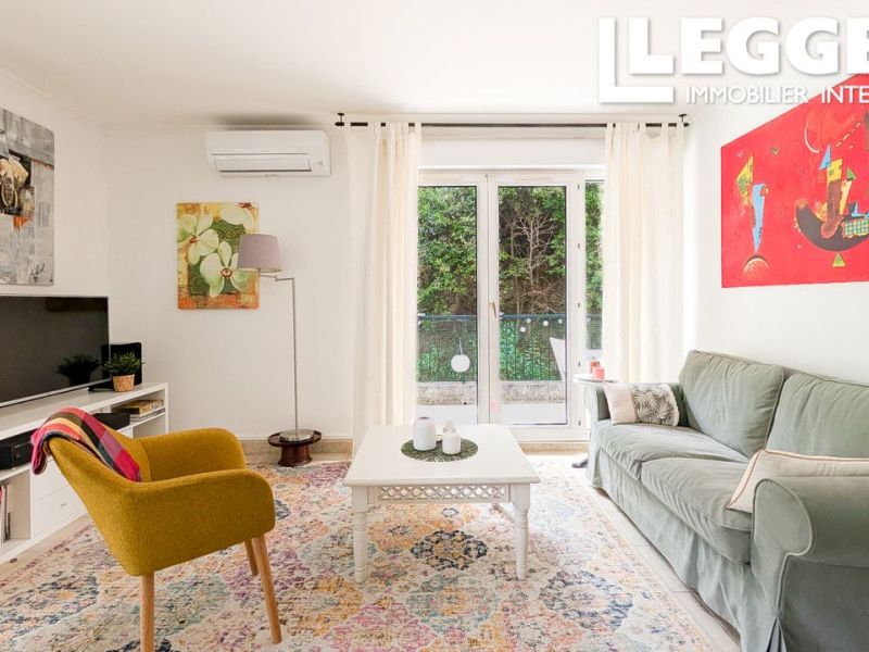 For rent: 2-bedroom apartment, 62 m², beachfront, Nice