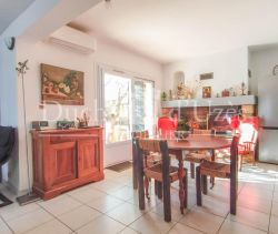 House for rent, 5 rooms, 102 m², Uzès