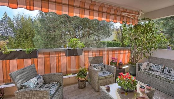 A louer APPARTEMENT DE PRESTIGE T4 101 M2 TERRASSE BORD DE MER ANTIBES