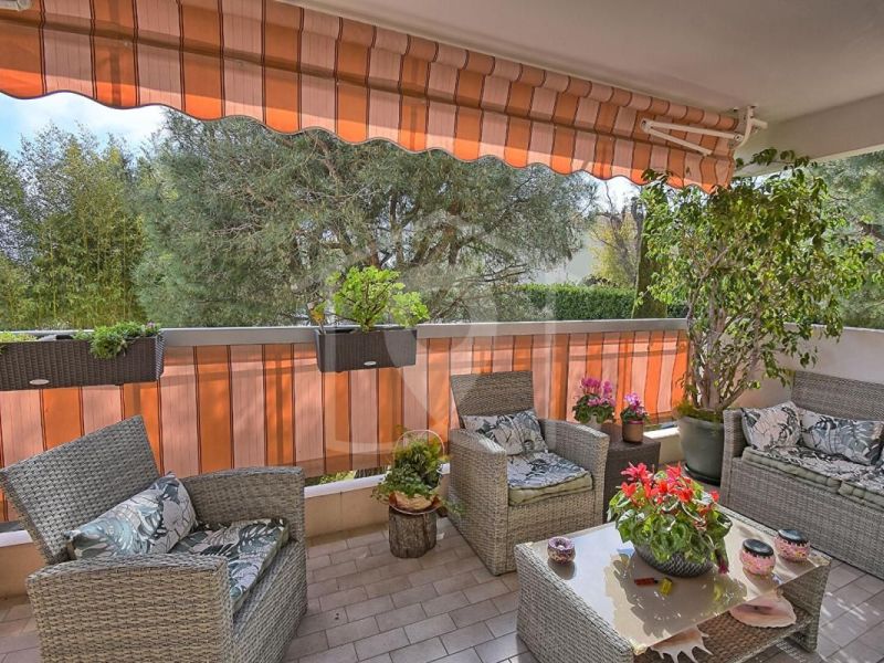 A louer APPARTEMENT DE PRESTIGE T4 101 M2 TERRASSE BORD DE MER ANTIBES