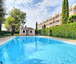 A louer APPARTEMENT DE PRESTIGE T4 101 M2 TERRASSE BORD DE MER ANTIBES