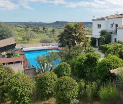 Architect-designed country house for rent