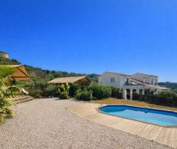 Architect-designed country house for rent