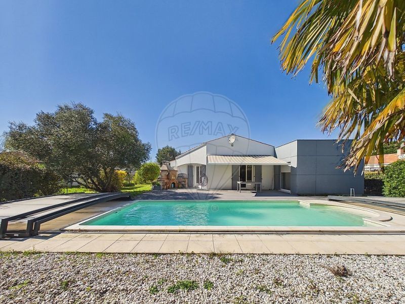 Contemporary house for rent by the sea in Les Mathes