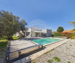 Contemporary house for rent by the sea in Les Mathes