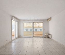 Luxury 2-bedroom apartment for rent, 70 m², with terrace, beachfront, Cannes