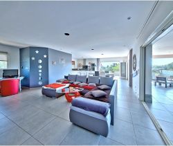 A louer MAISON  7 PIECES 250 M2 PLAGE à PIED SOLARO