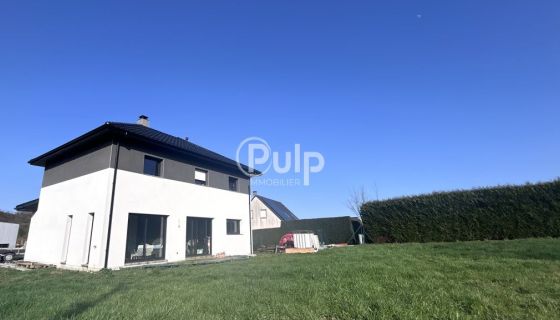 Contemporary house for rent in Sachin