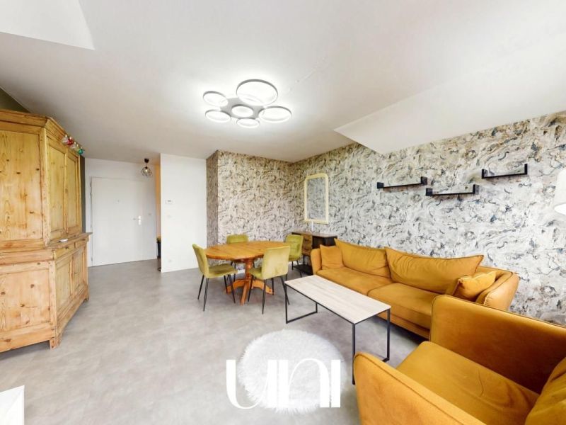 For rent: 5-room duplex apartment, 90 m², IFS