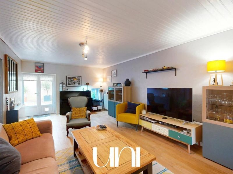 For rent: Mansion by the sea, Thaon